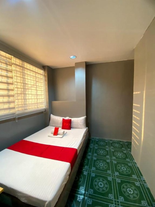 OYO 104 Manila Venetian Hotel image 8