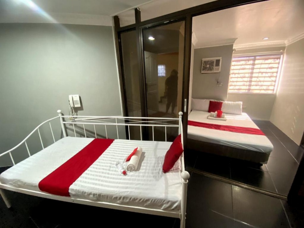 OYO 104 Manila Venetian Hotel